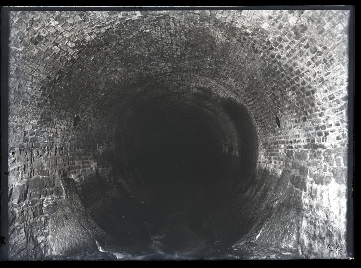 Blick in einen nicht identifizierten Ziegelkanal von Unknown