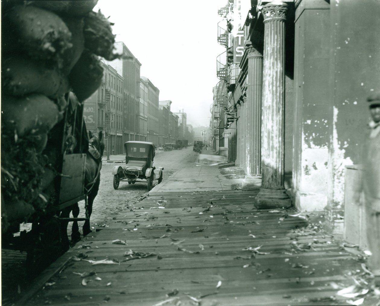 Main Street, Blick nach Norden über die Market Street von Unknown