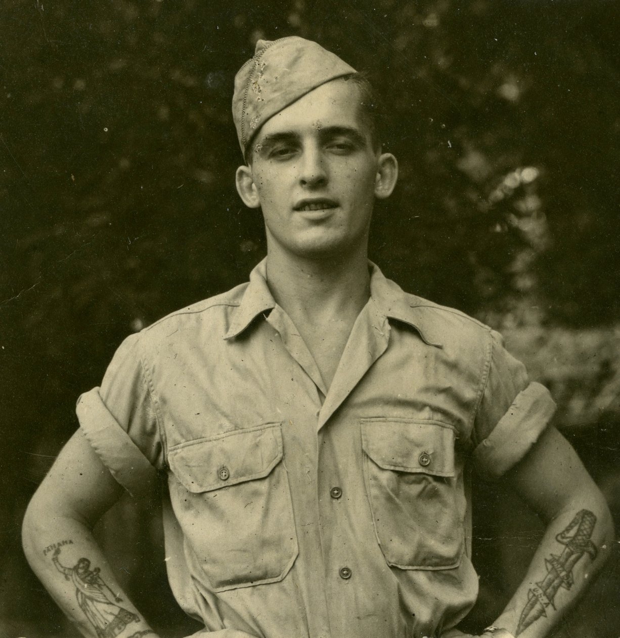 Tätowierter amerikanischer Soldat, ca. 1941 von Unknown
