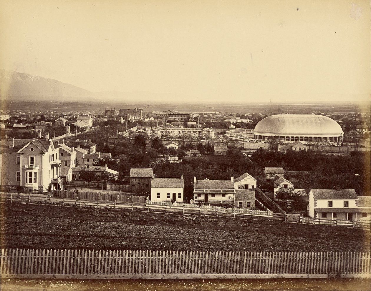 [Ansicht des Salt Lake Tabernacle und der Stadt] von Unknown artist