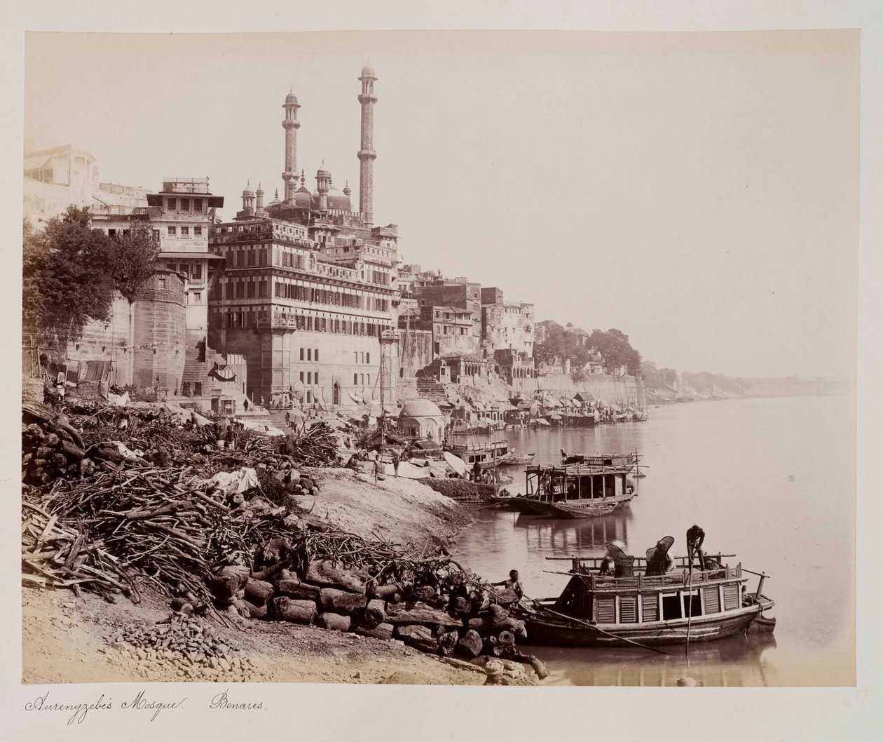 Aurangzebs Moschee, Benares, um 1885 von Unknown photographer