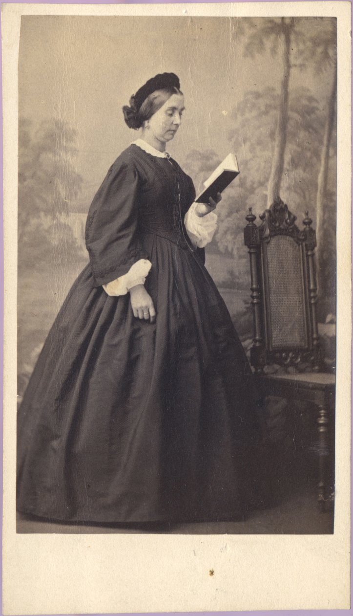 Frau mit einem Buch, ca. 1860 von Unknown photographer