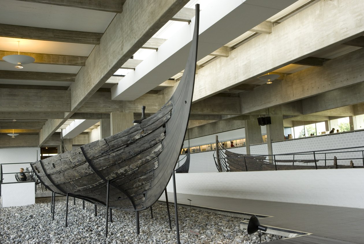 Ein erhaltenes und rekonstruiertes Langboot von Viking