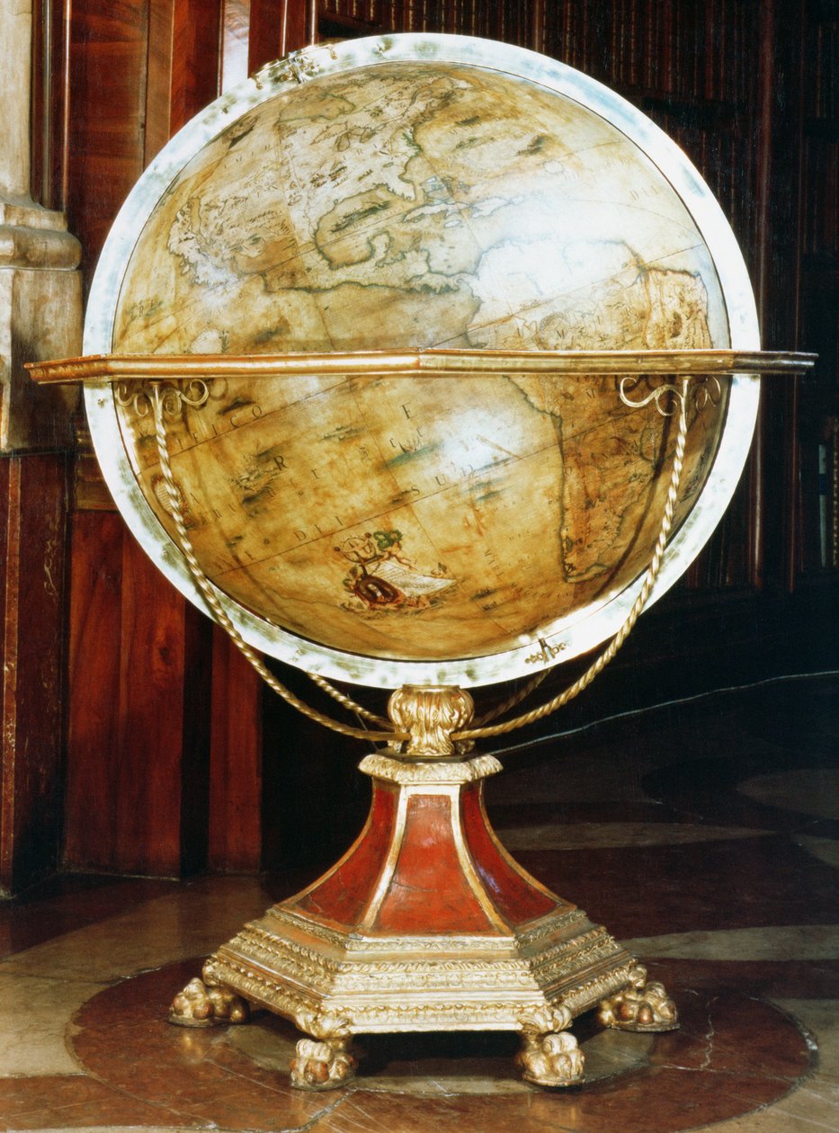 Erdglobus, 1688 (Papiermaché mit Holzständer) von Vincenzo Maria Coronelli