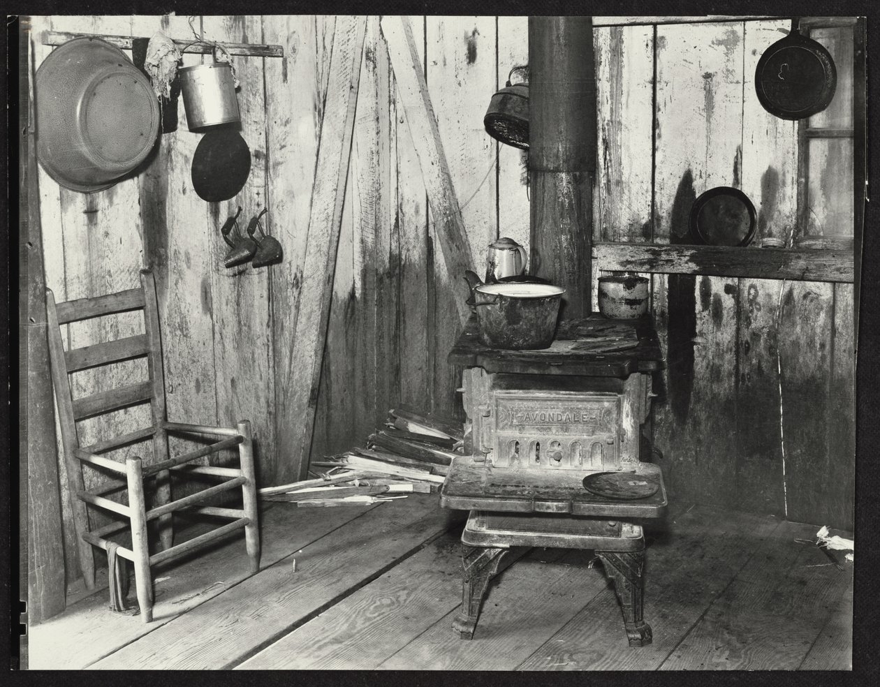 Küche eines Pächters in Alabama nahe Moundville von Walker Evans