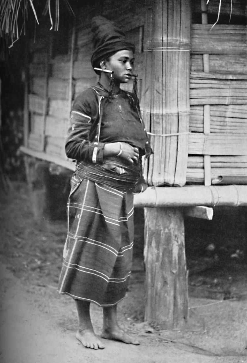 Eine Kachin-Frau, 1902 von Watts and Skeen