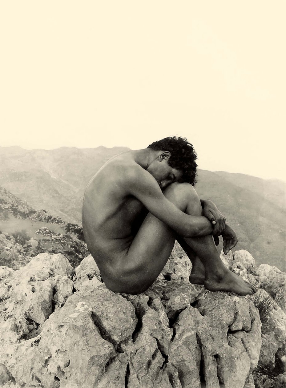 Studie eines männlichen Aktes auf einem Felsen, Taormina, Sizilien, ca. 1900 von Baron Wilhelm von Gloeden