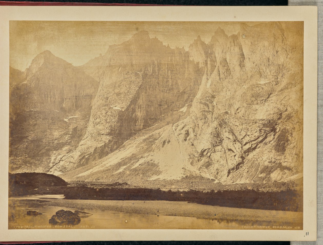 Die Trolltinderne, Romsdal von Wiliam Dobson Valentine