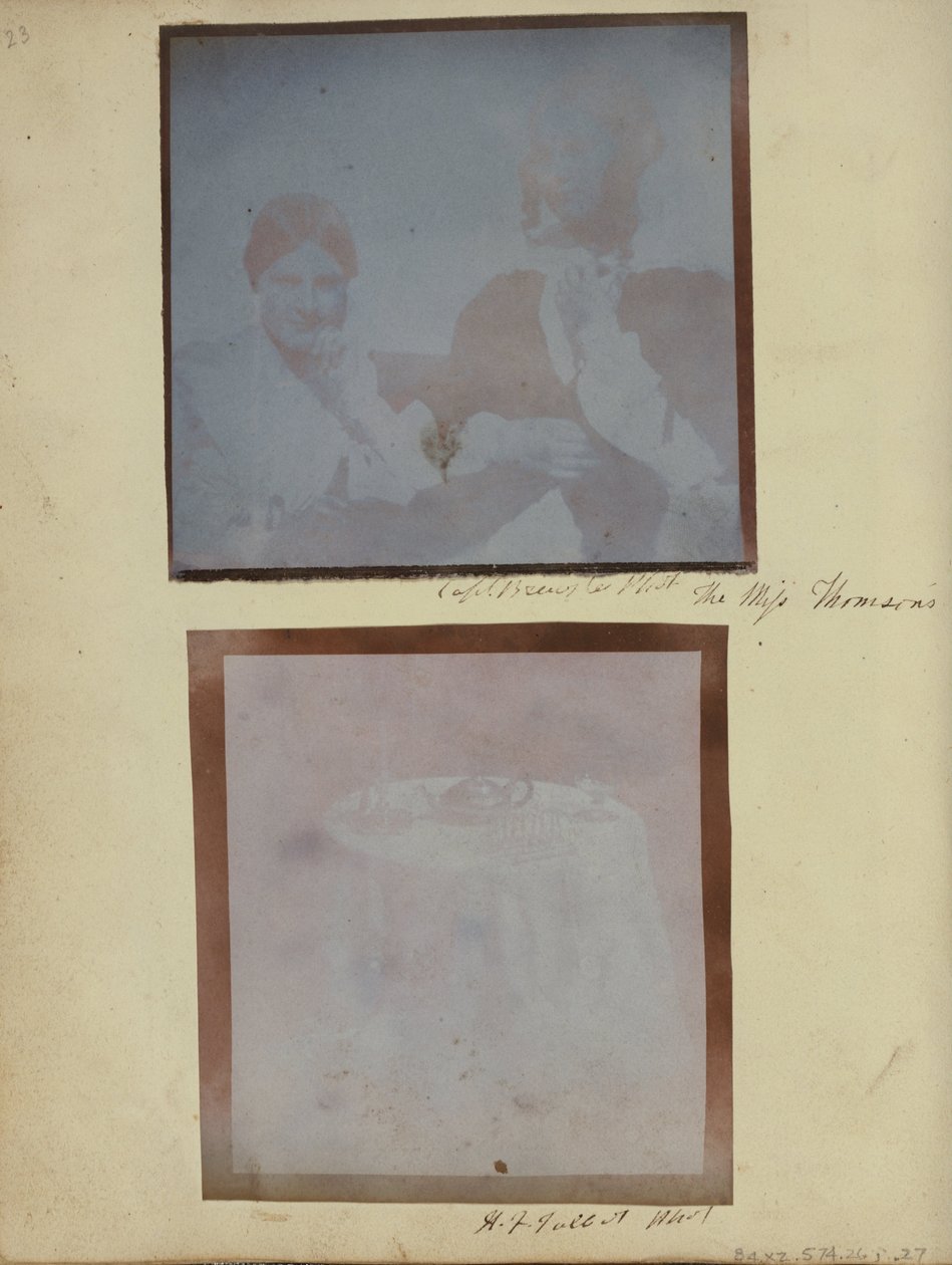 Tisch mit Geschirr von William Henry Fox Talbot