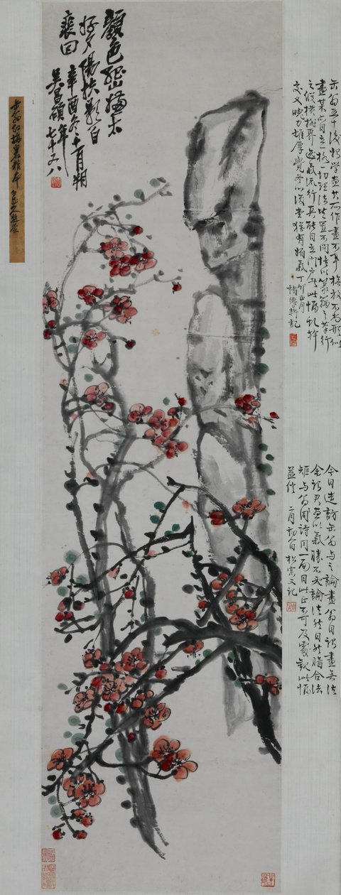 Rote Pflaumenblüten und Felsen von Changshuo Wu