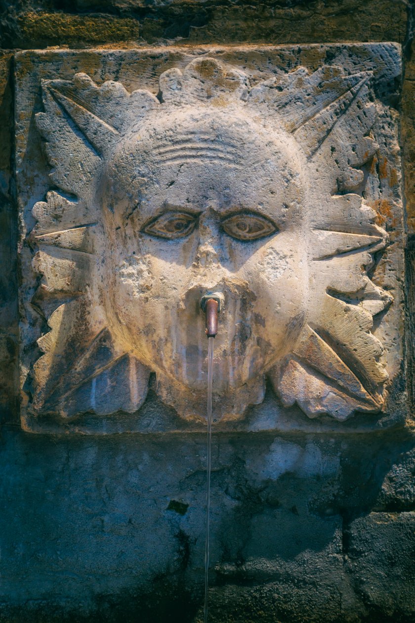 Assisi, Italien, ein Brunnen (Foto) von Ferdinand Georg Waldmuller