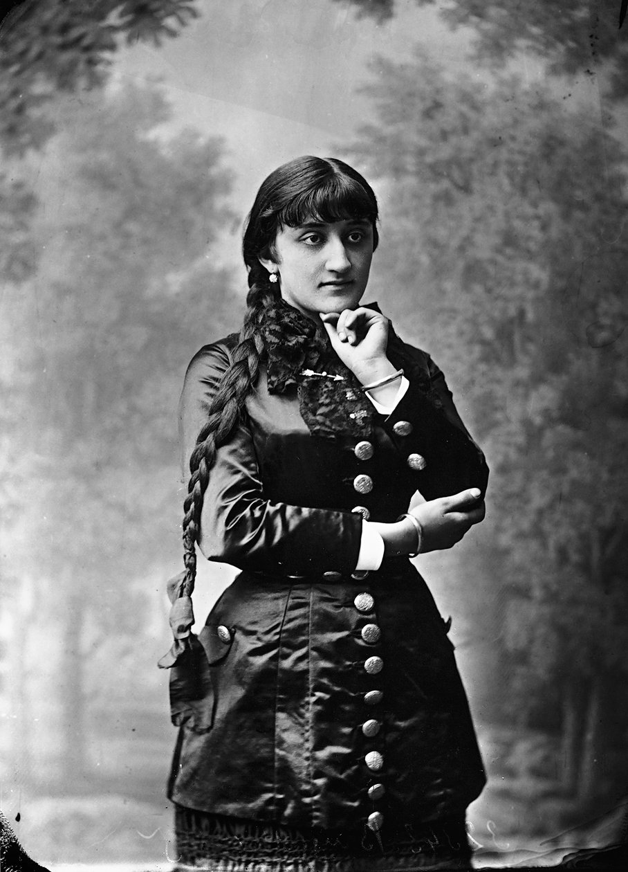 Porträt einer Frau mit langem Zopf von Henry Charles Fehr