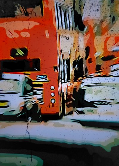 Orangefarbener Stadtbus von Mavet