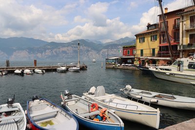 der Hafen von Malcesine von Alexandra Joseph