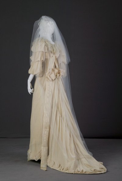 Hochzeitskleid, 1892 von American School