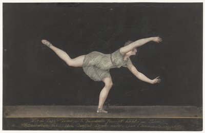 Tänzerin Annette Köbler, die Pas-de-Zephir aufführt von Bartholomeus Ziesenis