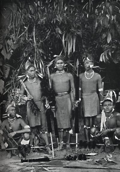 Angami Nagas in voller Tracht, 1902 von Bourne and Shepherd
