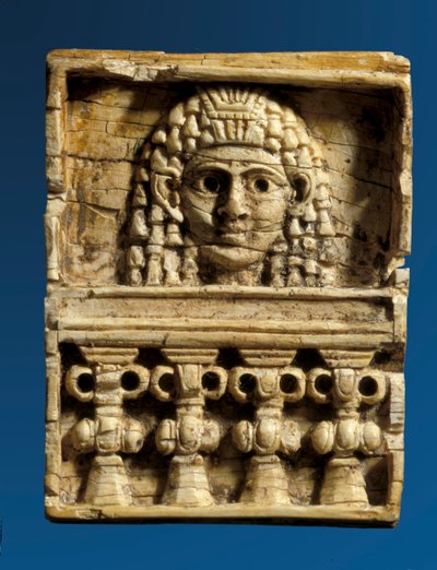 Plakette, die eine Frau am Fenster darstellt von Bronze Age