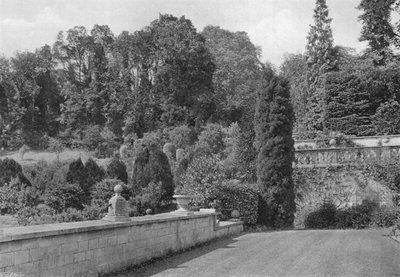 Die alte Sonnenuhr auf der Südterrasse von Charles Latham