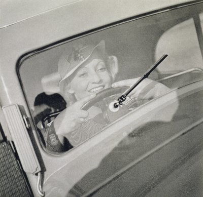 Eine Frau beim Fahren, ca. 1930er Jahre von Czech Photographer