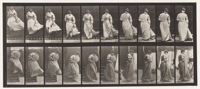 Tafel 142. Treppenabstieg, Drehung, Kleid gefangen von Eadweard Muybridge