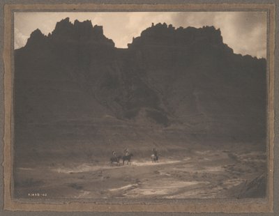 Im Schatten der Klippe von Edward S. Curtis