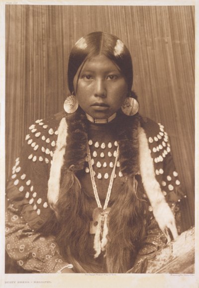 Staubiges Kleid - Kalispel von Edward Sheriff (after) Curtis