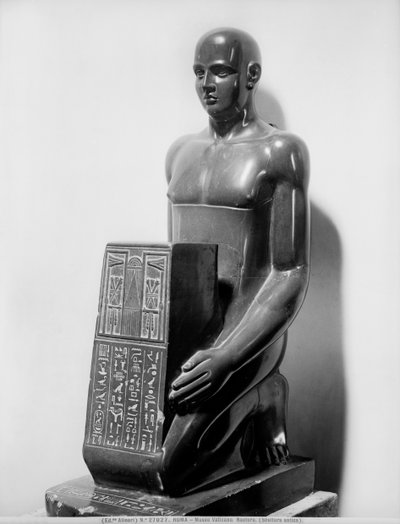 Naophore Statue eines Mannes von Egyptian