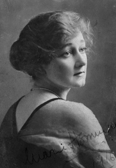 Marie Hemingway, englische Schauspielerin von Elliott and Fry