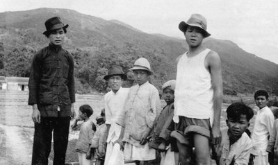 Gruppe von Männern in Hongkong von English Photographer