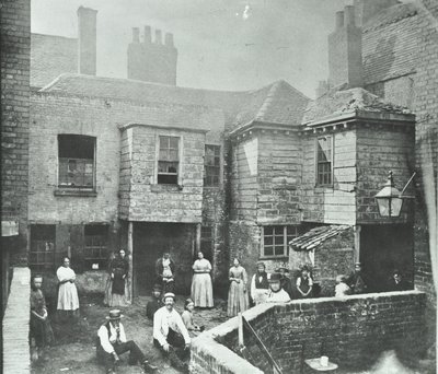 Market Court, London, 1868 von English Photographer