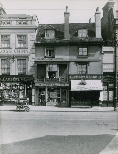 Ladenfronten auf der Putney High Street von English Photographer