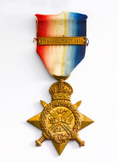 1914 Stern, ca. 1917 (Bronze mit Seidenband) von English School