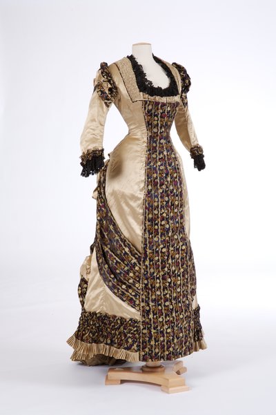 Abendkleid von English School