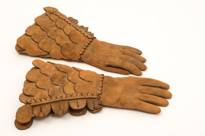 Gepanzerte Handschuhe für Männer, ca. 1600-50 von English School