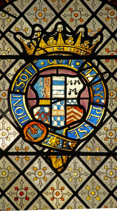 Fenster S2 mit Wappen - Hosenbandorden von English School