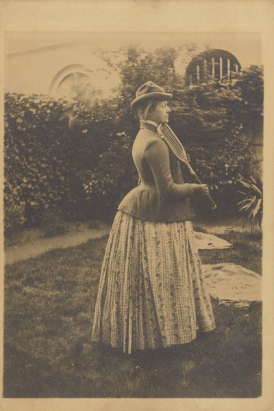 Frau mit Schläger, im Garten von Fernand Khnopff