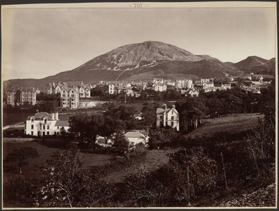 Stadt am Fuße des Berges von Francis Bedford
