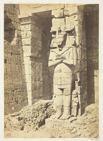 Osiride-Säulen in Medinet-Haboo von Francis Frith