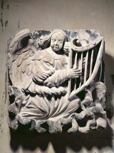 Engel-Musiker, der die Harfe spielt (Basrelief) von French School