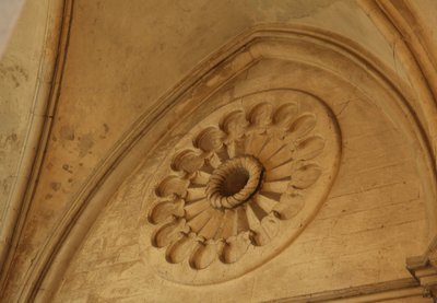 Darstellung eines Blicks auf eine geschnitzte Rosette von French School
