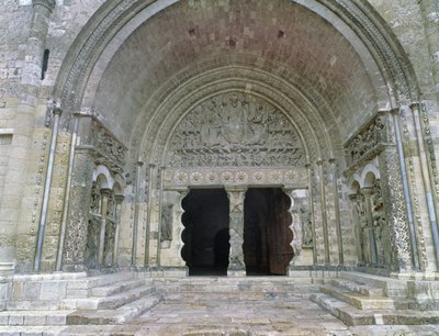 Südportal, gebaut ca. 1115 von French School