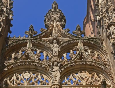 Maßwerk über dem Südtor von French School