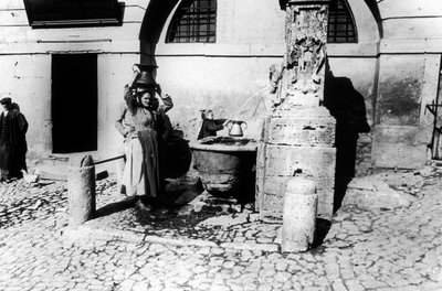 Frauen an einem Brunnen von Giovanni Battista Simone Unterveger