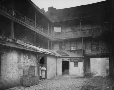 White Hart Inn Hof, Southwark, ca. 1881 von Henry Dixon