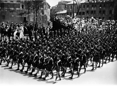 Rom. Balilla-Parade in der Via dell