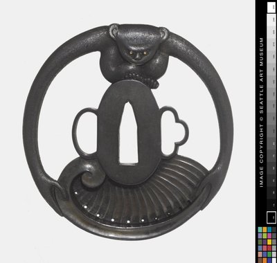 Tsuba: Affe hält Muschel von Japanese School
