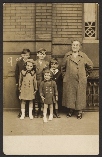 [Gruppe von Kindern] von John Frank Keith