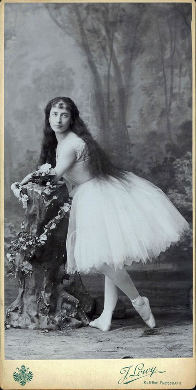 Luigia Cerale als Giselle, um 1880 von Josef Löwy