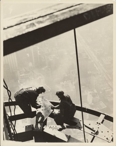 Empire State Building, New York von Lewis W. Hine